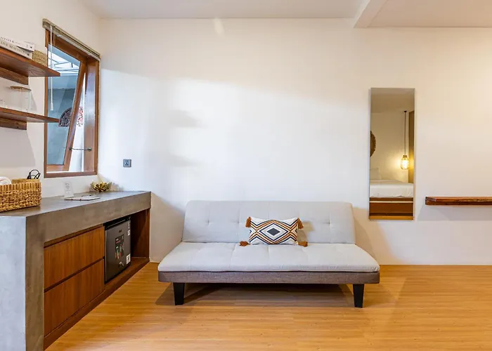 Snug Guest house 3*