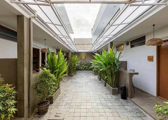 Snug Guest house 3*